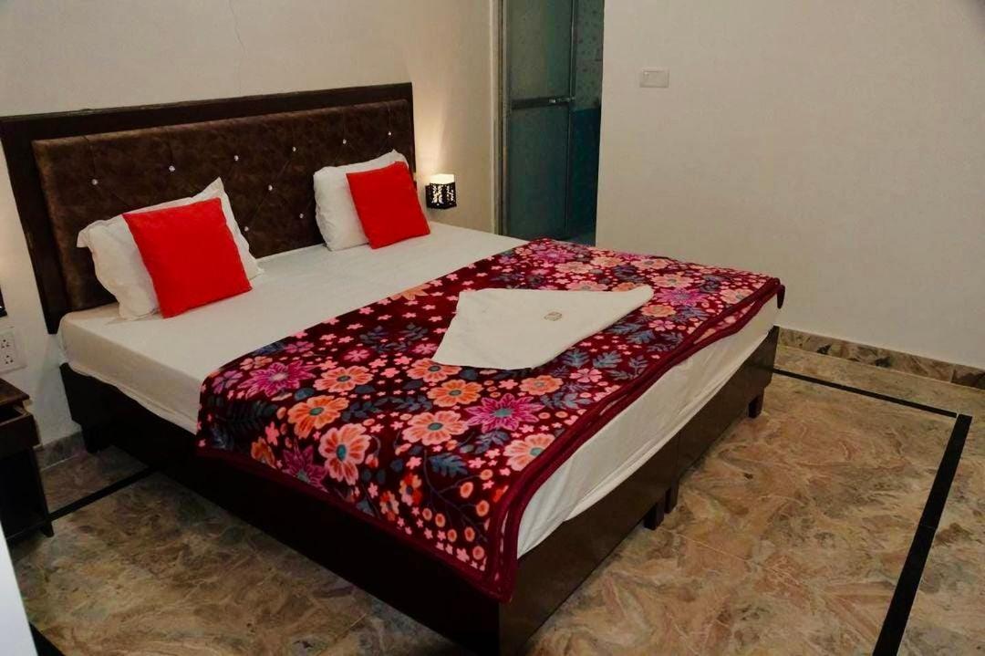 Backpackers Karma Home Stay Khajurāho Extérieur photo
